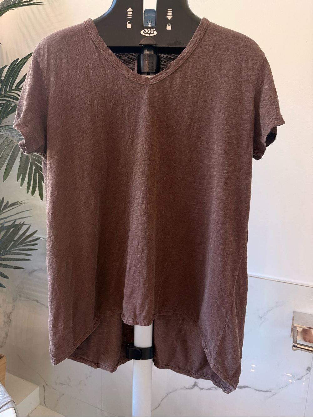 100% Cotton Wilt V-Neck Short Sleeve Top in Brown